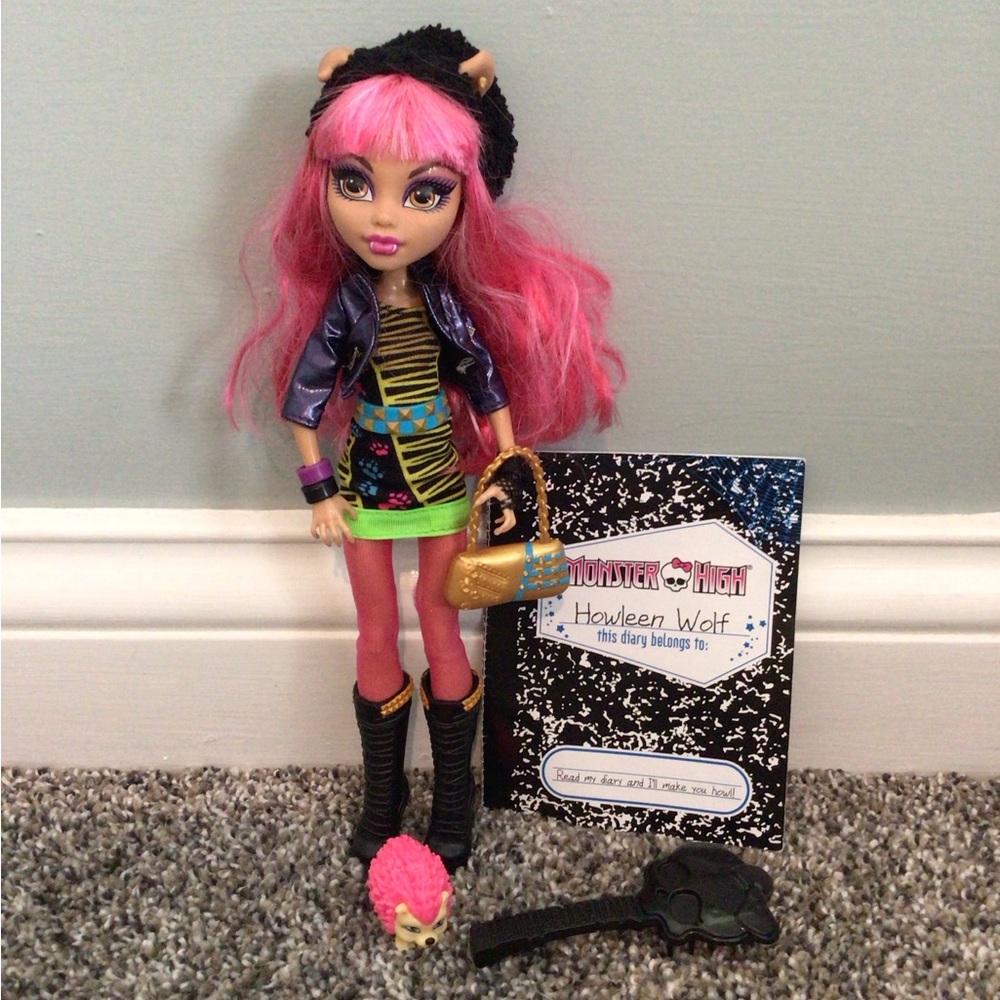 Monster High Howleen Wolf Doll with Pink Hair and Accessories